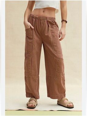 BDG Charlie Gingham low rise wide-leg cargo pants women’s small